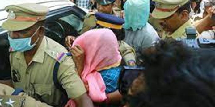 ഇലന്തൂരിലെ ഇരട്ട നരബലിയുടെ ദൃശ്യങ്ങൾ പ്രതികൾ പകർത്തി , ഡാർക്ക് വെബിൽ പോലീസ് പരിശോധന ഇലന്തൂരിലെ ഇരട്ട നരബലിയുടെ ദൃശ്യങ്ങൾ പ്രതികൾ പകർത്തി , ഡാർക്ക് വെബിൽ പോലീസ് പരിശോധന