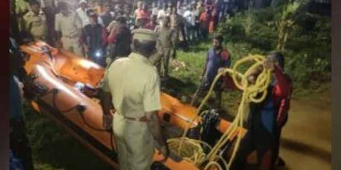 കരമനയാറ്റില് കുളിക്കാനിറങ്ങിയ വിദ്യാര്ത്ഥികള് ഒഴുക്കില്പ്പെട്ടു കരമനയാറ്റില് കുളിക്കാനിറങ്ങിയ വിദ്യാര്ത്ഥികള് ഒഴുക്കില്പ്പെട്ടു
