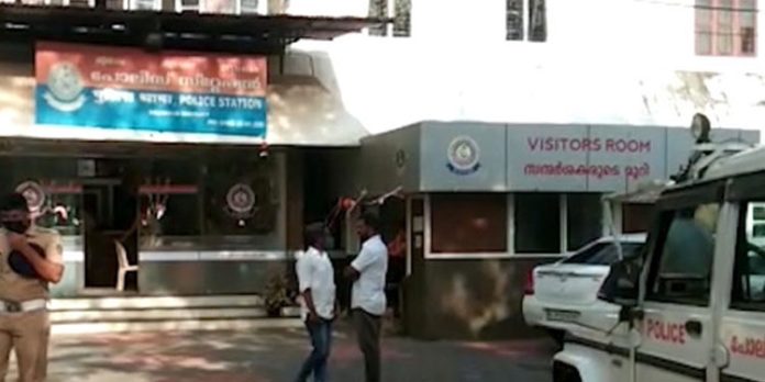 പതിനേഴുകാരിയെ ലഹരി നൽകി പീഡിപ്പിച്ച സംഭവം ; 21 പേര് പ്രതികള് പതിനേഴുകാരിയെ ലഹരി നൽകി പീഡിപ്പിച്ച സംഭവം ; 21 പേര് പ്രതികള്