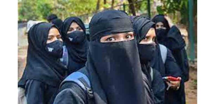 ബിഹാറില് ഹിജാബ് വിവാദം ; പരീക്ഷയ്ക്ക് മുമ്പ് ഹിജാബ് മാറ്റാന് ആവശ്യപ്പെട്ടു ബിഹാറില് ഹിജാബ് വിവാദം ; പരീക്ഷയ്ക്ക് മുമ്പ് ഹിജാബ് മാറ്റാന് ആവശ്യപ്പെട്ടു