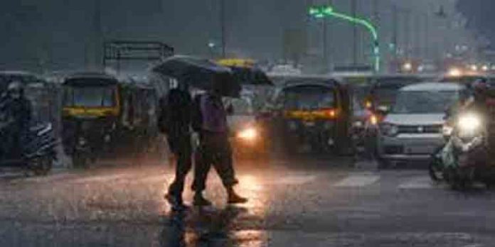 സംസ്ഥാനത്ത് കനത്ത മഴ ; 12 ജില്ലകളിൽ യെല്ലോ അലർട്ട് സംസ്ഥാനത്ത് കനത്ത മഴ ; 12 ജില്ലകളിൽ യെല്ലോ അലർട്ട്