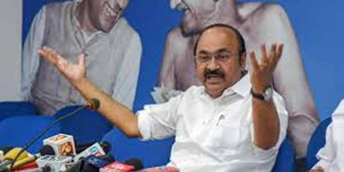 എല്ദോസ് കുന്നപ്പിള്ളി എവിടെയെന്ന് അദ്ദേഹത്തോട് ചോദിക്കണമെന്ന് വി.ഡി.സതീശന് എല്ദോസ് കുന്നപ്പിള്ളി എവിടെയെന്ന് അദ്ദേഹത്തോട് ചോദിക്കണമെന്ന് വി.ഡി.സതീശന്