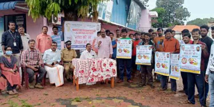 അന്യസംസ്ഥാന തൊഴിലാളികൾക്കായി ലഹരി വിരുദ്ധ ക്യാമ്പയിൻ സംഘടിപ്പിച്ചു അന്യസംസ്ഥാന തൊഴിലാളികൾക്കായി ലഹരി വിരുദ്ധ ക്യാമ്പയിൻ സംഘടിപ്പിച്ചു