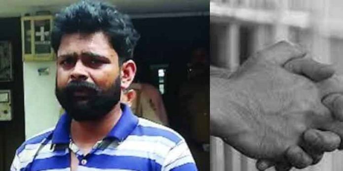 മാതാപിതാക്കളെ കുത്തിപ്പരിക്കേൽപ്പിച്ച് വീട്ടിൽ ഭീകരാന്തരീക്ഷം സൃഷ്ടിച്ച ഇരുപത്തിയേഴുകാരൻ ഉപയോഗിച്ചത് എംഡിഎംഎ മാതാപിതാക്കളെ കുത്തിപ്പരിക്കേൽപ്പിച്ച് വീട്ടിൽ ഭീകരാന്തരീക്ഷം സൃഷ്ടിച്ച ഇരുപത്തിയേഴുകാരൻ ഉപയോഗിച്ചത് എംഡിഎംഎ