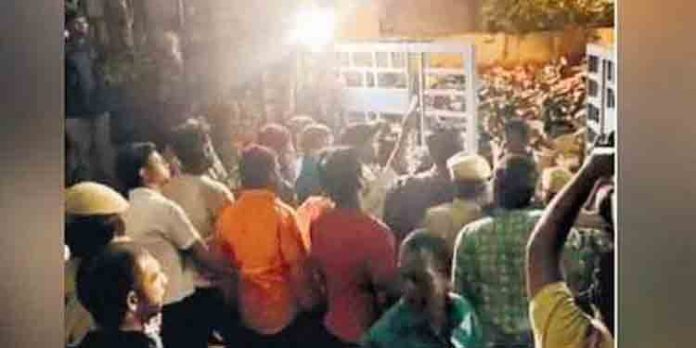 രണ്ടുമാസത്തോളം നാലുവയസുകാരിയെ ബലാത്സംഗം ചെയ്തു ; സ്കൂള് പ്രിന്സിപ്പലിന്റെ ഡ്രൈവര് അറസ്റ്റില് രണ്ടുമാസത്തോളം നാലുവയസുകാരിയെ ബലാത്സംഗം ചെയ്തു ; സ്കൂള് പ്രിന്സിപ്പലിന്റെ ഡ്രൈവര് അറസ്റ്റില്