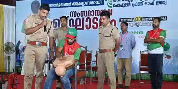 പോപ്പുലര് ഫ്രണ്ട് പ്രവര്ത്തകര്ക്ക് പരിശീലനം ; സസ്പെൻഷനിലായ ഉദ്യോഗസ്ഥനെ തിരിച്ചെടുത്തു പോപ്പുലര് ഫ്രണ്ട് പ്രവര്ത്തകര്ക്ക് പരിശീലനം ; സസ്പെൻഷനിലായ ഉദ്യോഗസ്ഥനെ തിരിച്ചെടുത്തു