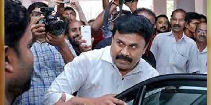 നടിയെ ആക്രമിച്ച കേസ് ; വിചാരണക്കോടതി ജഡ്ജിയോട് റിപ്പോർട്ട് തേടി സുപ്രീംകോടതി നടിയെ ആക്രമിച്ച കേസ് ; വിചാരണക്കോടതി ജഡ്ജിയോട് റിപ്പോർട്ട് തേടി സുപ്രീംകോടതി