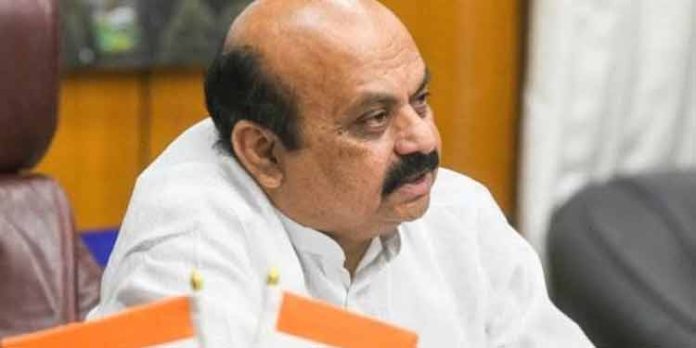 കർണാടക മുഖ്യമന്ത്രി ബസവരാജ ബൊമ്മെ മാധ്യമ പ്രവർത്തകരെ കൈകൂലി കൊടുത്ത് സ്വാധീനിക്കാൻ ശ്രമിച്ചെന്ന് ആരോപണം കർണാടക മുഖ്യമന്ത്രി ബസവരാജ ബൊമ്മെ മാധ്യമ പ്രവർത്തകരെ കൈകൂലി കൊടുത്ത് സ്വാധീനിക്കാൻ ശ്രമിച്ചെന്ന് ആരോപണം