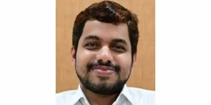 ശ്രീനിവാസന്റെ കൊലപാതകം : പോപ്പുലർ ഫ്രണ്ടിന്റെ മുൻ സംസ്ഥാന സെക്രട്ടറി റൗഫിനെ പോലീസ് ചോദ്യം ചെയ്യും ശ്രീനിവാസന്റെ കൊലപാതകം : പോപ്പുലർ ഫ്രണ്ടിന്റെ മുൻ സംസ്ഥാന സെക്രട്ടറി റൗഫിനെ പോലീസ് ചോദ്യം ചെയ്യും