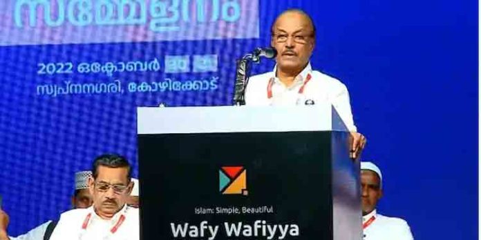 ആരും ഒറ്റ ദിവസം കൊണ്ട് വിപ്ലവം ഉണ്ടാക്കിയിട്ടില്ല; സമസ്തയ്ക്കെതിരെ കുഞ്ഞാലിക്കുട്ടി ആരും ഒറ്റ ദിവസം കൊണ്ട് വിപ്ലവം ഉണ്ടാക്കിയിട്ടില്ല; സമസ്തയ്ക്കെതിരെ കുഞ്ഞാലിക്കുട്ടി