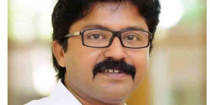 തെറ്റ് ചെയ്തിട്ടില്ല ; ഒളിവ് അവസാനിപ്പിച്ച് എൽദോസ് വീട്ടിലെത്തി തെറ്റ് ചെയ്തിട്ടില്ല ; ഒളിവ് അവസാനിപ്പിച്ച് എൽദോസ് വീട്ടിലെത്തി