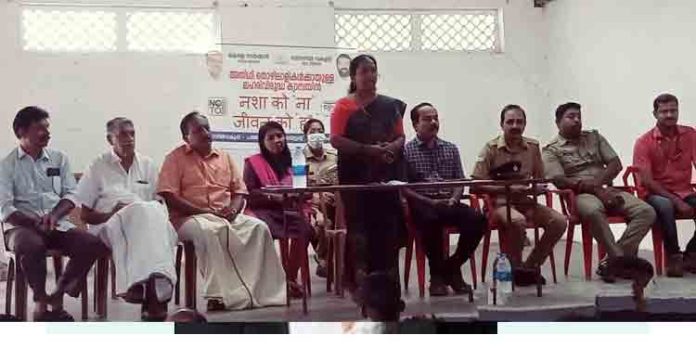 പഴവങ്ങാടി പഞ്ചായത്തിൽ അന്യസംസ്ഥാന തൊഴിലാളികൾക്കായി ലഹരി വിരുദ്ധ ക്യാമ്പയിൻ നടത്തി പഴവങ്ങാടി പഞ്ചായത്തിൽ അന്യസംസ്ഥാന തൊഴിലാളികൾക്കായി ലഹരി വിരുദ്ധ ക്യാമ്പയിൻ നടത്തി