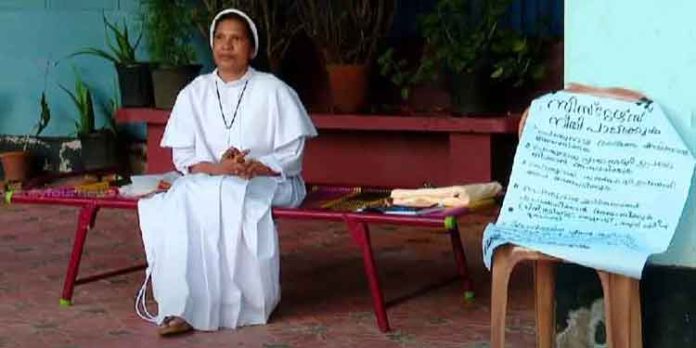 മറ്റ് അംഗങ്ങളില് നിന്ന് ആക്രമണം നേരിടുന്നു ; പരാതിയുമായി സിസ്റ്റർ ലൂസി കളപ്പുര മറ്റ് അംഗങ്ങളില് നിന്ന് ആക്രമണം നേരിടുന്നു ; പരാതിയുമായി സിസ്റ്റർ ലൂസി കളപ്പുര