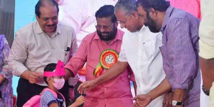 സ്കൂള് ബാഗിന്റെ ഭാരം കുറയ്ക്കണമെന്ന് മുഖ്യമന്ത്രി പിണറായി വിജയന് സ്കൂള് ബാഗിന്റെ ഭാരം കുറയ്ക്കണമെന്ന് മുഖ്യമന്ത്രി പിണറായി വിജയന്