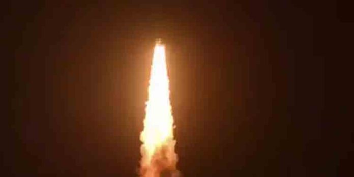 36 ഉപഗ്രങ്ങളും കൃത്യമായി ഭ്രമണപഥത്തിൽ ; എൽവിഎം ത്രീ ഉപയോഗിച്ചുള്ള ആദ്യ വാണിജ്യ ദൗത്യം പൂർണ്ണ വിജയം 36 ഉപഗ്രങ്ങളും കൃത്യമായി ഭ്രമണപഥത്തിൽ ; എൽവിഎം ത്രീ ഉപയോഗിച്ചുള്ള ആദ്യ വാണിജ്യ ദൗത്യം പൂർണ്ണ വിജയം