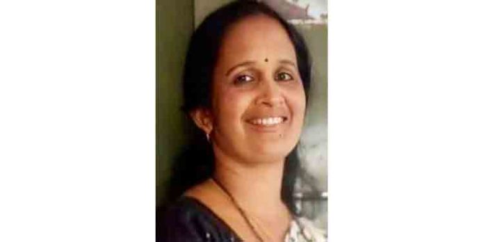അടിമാലിയിൽ ബൈക്കില് സഞ്ചരിക്കുന്നതിനിടെ വാഹനത്തില് ഷാള് കുരുങ്ങിയുണ്ടായ അപകടത്തില് വീട്ടമ്മ മരിച്ചു അടിമാലിയിൽ ബൈക്കില് സഞ്ചരിക്കുന്നതിനിടെ വാഹനത്തില് ഷാള് കുരുങ്ങിയുണ്ടായ അപകടത്തില് വീട്ടമ്മ മരിച്ചു