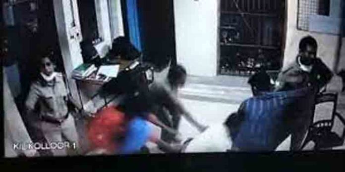 കിളികൊല്ലൂര് സ്റ്റേഷനിലെ ഒന്പത് പോലീസുകാര്ക്കെതിരെ പരാതി – അറസ്റ്റ് ചെയ്യാനും നീക്കം കിളികൊല്ലൂര് സ്റ്റേഷനിലെ ഒന്പത് പോലീസുകാര്ക്കെതിരെ പരാതി – അറസ്റ്റ് ചെയ്യാനും നീക്കം
