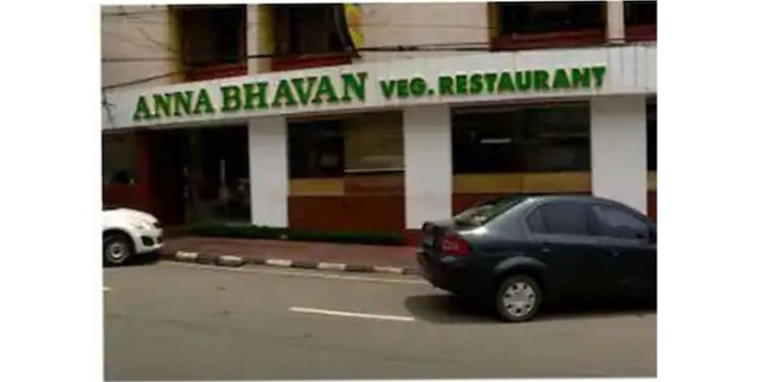 സ്വകാര്യഹോട്ടലിന് റോഡിൽ പാർക്കിങ് അനുവദിച്ച വിവാദ കരാർ റദ്ദാക്കി തിരുവനന്തപുരം നഗരസഭ സ്വകാര്യഹോട്ടലിന് റോഡിൽ പാർക്കിങ് അനുവദിച്ച വിവാദ കരാർ റദ്ദാക്കി തിരുവനന്തപുരം നഗരസഭ