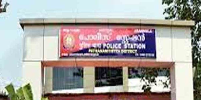 പോക്സോ കേസ് പ്രതിയെ പിടികൂടാനെത്തിയ പോലീസുകാരെ ആക്രമിച്ച് പ്രതിയെ രക്ഷപെടുത്തി : സിപിഐ നേതാവായ അധ്യാപകനെതിരെ കേസ് പോക്സോ കേസ് പ്രതിയെ പിടികൂടാനെത്തിയ പോലീസുകാരെ ആക്രമിച്ച് പ്രതിയെ രക്ഷപെടുത്തി : സിപിഐ നേതാവായ അധ്യാപകനെതിരെ കേസ്
