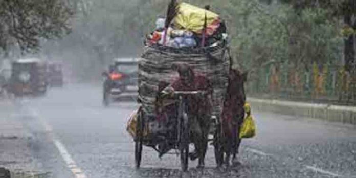 സംസ്ഥാനത്ത് ഇന്നും ഒറ്റപ്പെട്ട ശക്തമായ മഴയ്ക്ക് സാധ്യത സംസ്ഥാനത്ത് ഇന്നും ഒറ്റപ്പെട്ട ശക്തമായ മഴയ്ക്ക് സാധ്യത