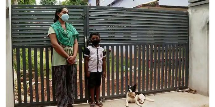 യുവതിയേയും കുഞ്ഞിനെയും വീട്ടിൽ നിന്നും പുറത്താക്കിയ സംഭവത്തിൽ ഇന്ന് അറസ്റ്റുണ്ടായേക്കും യുവതിയേയും കുഞ്ഞിനെയും വീട്ടിൽ നിന്നും പുറത്താക്കിയ സംഭവത്തിൽ ഇന്ന് അറസ്റ്റുണ്ടായേക്കും