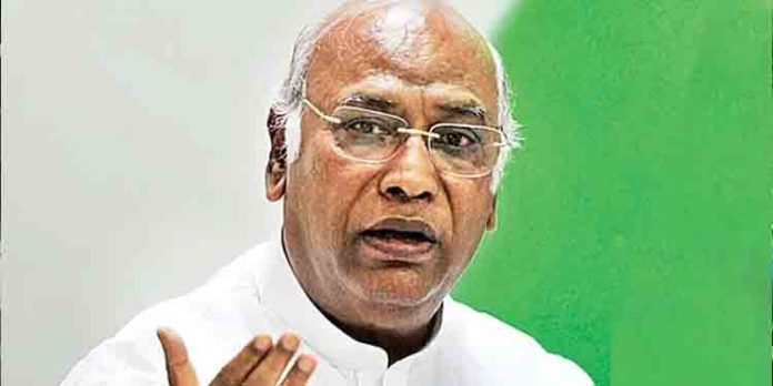 മല്ലികാര്ജ്ജുന് ഖര്ഗെ നാളെ കോണ്ഗ്രസ് അധ്യക്ഷനായി ചുമതലയേല്ക്കും മല്ലികാര്ജ്ജുന് ഖര്ഗെ നാളെ കോണ്ഗ്രസ് അധ്യക്ഷനായി ചുമതലയേല്ക്കും