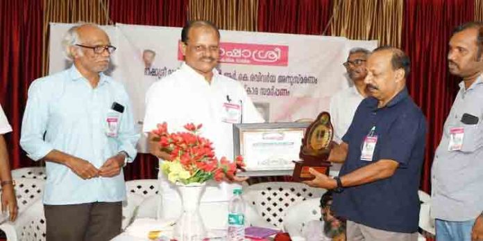 ഓസ്ട്രേലിയൻ മലയാളിക്ക് സാഹിത്യ പുരസ്കാരം ഓസ്ട്രേലിയൻ മലയാളിക്ക് സാഹിത്യ പുരസ്കാരം