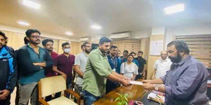 ബൈജൂസിനെതിരെ ജീവനക്കാരുടെ പരാതി മന്ത്രി ശിവന്കുട്ടിക്ക് ബൈജൂസിനെതിരെ ജീവനക്കാരുടെ പരാതി മന്ത്രി ശിവന്കുട്ടിക്ക്