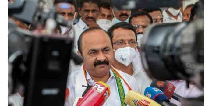 ഗവര്ണറോടുള്ള നിലപാടില് യു.ഡി.എഫില് ആശയക്കുഴപ്പം ; മുസ്ലീം ലീഗിന്റെ പിന്തുണ പരോക്ഷമായി എല്.ഡി.എഫിന് ഗവര്ണറോടുള്ള നിലപാടില് യു.ഡി.എഫില് ആശയക്കുഴപ്പം ; മുസ്ലീം ലീഗിന്റെ പിന്തുണ പരോക്ഷമായി എല്.ഡി.എഫിന്