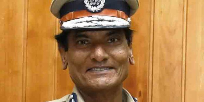 കയ്യാങ്കളി വേണ്ട – നിയമം അനുശാസിക്കുന്ന രീതിയില് മുന്നോട്ട് പോയാല്മതി : ഡിജിപി കയ്യാങ്കളി വേണ്ട – നിയമം അനുശാസിക്കുന്ന രീതിയില് മുന്നോട്ട് പോയാല്മതി : ഡിജിപി