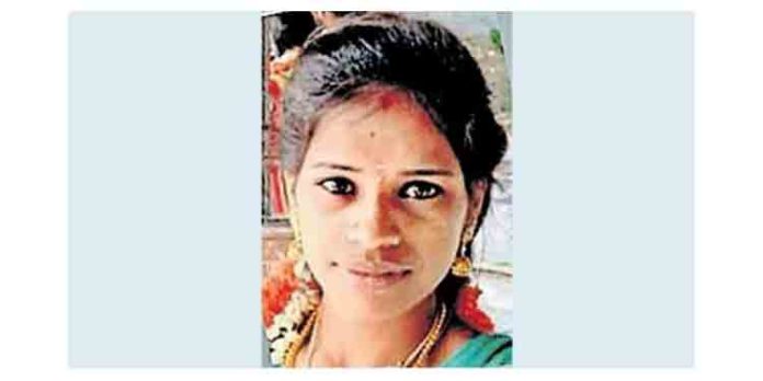 24കാരി ഭര്തൃഗൃഹത്തില് തൂങ്ങിമരിച്ച സംഭവം : ദുരൂഹത ആരോപിച്ച് മാതാവ് 24കാരി ഭര്തൃഗൃഹത്തില് തൂങ്ങിമരിച്ച സംഭവം : ദുരൂഹത ആരോപിച്ച് മാതാവ്