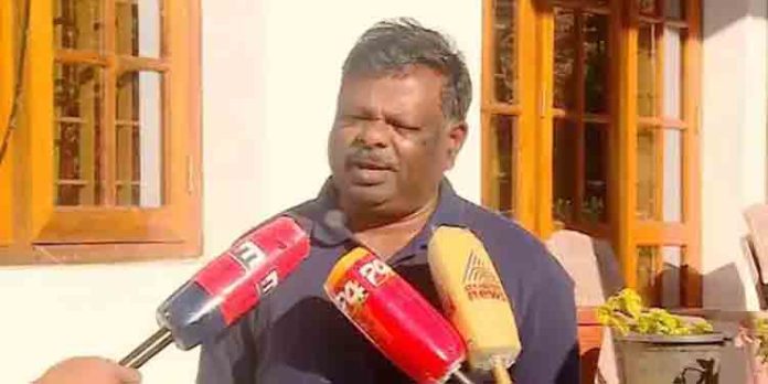 ചില സിപിഎം നേതാക്കള് പിന്തുടര്ന്ന് ഉപദ്രവിക്കുന്നെന്ന് എസ് രാജേന്ദ്രന് ചില സിപിഎം നേതാക്കള് പിന്തുടര്ന്ന് ഉപദ്രവിക്കുന്നെന്ന് എസ് രാജേന്ദ്രന്