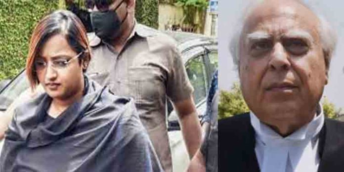 ഖജനാവില് പണമില്ല ജനങ്ങളോട് പട്ടിണികിടക്കാന് പറയുന്ന സര്ക്കാര് സ്വര്ണക്കടത്ത് കേസില് ലക്ഷങ്ങള് മുടക്കി വക്കീലിനെ വെയ്ക്കുന്നു ഖജനാവില് പണമില്ല ജനങ്ങളോട് പട്ടിണികിടക്കാന് പറയുന്ന സര്ക്കാര് സ്വര്ണക്കടത്ത് കേസില് ലക്ഷങ്ങള് മുടക്കി വക്കീലിനെ വെയ്ക്കുന്നു