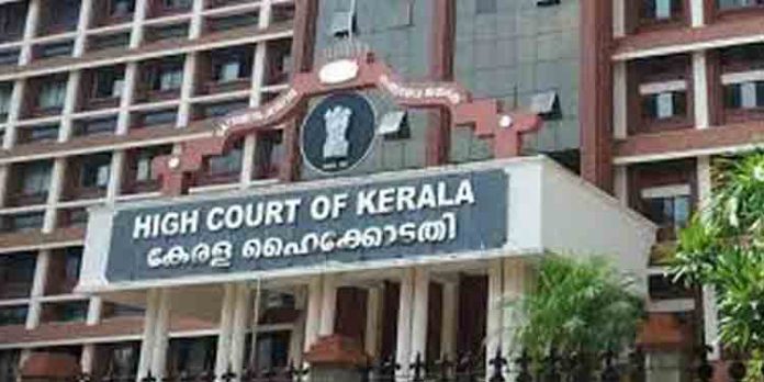 ഓൺലൈൻ പാസ് ഇല്ലാതെ ഇനി കക്ഷികൾക്കോ സന്ദർശകർക്കോ പ്രവേശിക്കാൻ ആകില്ല ; ഹൈക്കോടതിയിൽ സുരക്ഷ ശക്തമാക്കി ഓൺലൈൻ പാസ് ഇല്ലാതെ ഇനി കക്ഷികൾക്കോ സന്ദർശകർക്കോ പ്രവേശിക്കാൻ ആകില്ല ; ഹൈക്കോടതിയിൽ സുരക്ഷ ശക്തമാക്കി