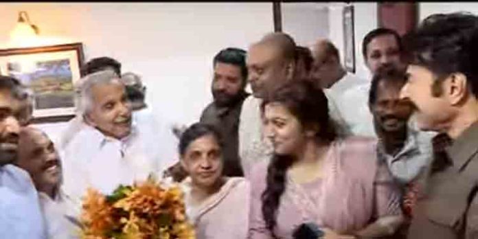 കേരളത്തിന്റെ ജനകീയനായ കുഞ്ഞൂഞ്ഞിന് പിറന്നാള് ആശംസകളുമായി സിനിമതാരം മമ്മൂട്ടി കേരളത്തിന്റെ ജനകീയനായ കുഞ്ഞൂഞ്ഞിന് പിറന്നാള് ആശംസകളുമായി സിനിമതാരം മമ്മൂട്ടി