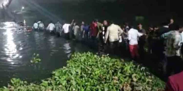 തൂക്കുപാലം തകര്ന്നുണ്ടായ അപകടത്തില് മരണ സംഖ്യ 132 ആയി തൂക്കുപാലം തകര്ന്നുണ്ടായ അപകടത്തില് മരണ സംഖ്യ 132 ആയി