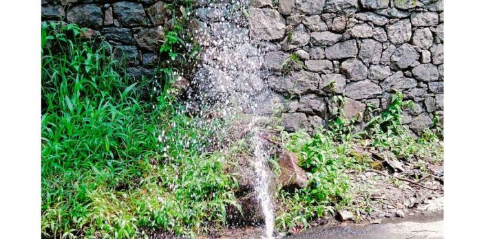 റാന്നി മേജർ ശുദ്ധജലവിതരണ പൈപ്പ് പൊട്ടിയിട്ട് മാസങ്ങള് ; കുലുക്കമില്ലാതെ അധികൃതര് റാന്നി മേജർ ശുദ്ധജലവിതരണ പൈപ്പ് പൊട്ടിയിട്ട് മാസങ്ങള് ; കുലുക്കമില്ലാതെ അധികൃതര്