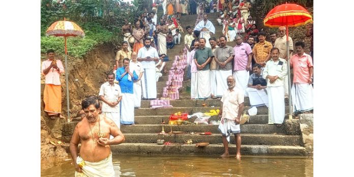 തോട്ടമൺകാവിൽ ദേവീഭാഗവത നവാഹ ജ്ഞാനയജ്ഞം സമാപിച്ചു തോട്ടമൺകാവിൽ ദേവീഭാഗവത നവാഹ ജ്ഞാനയജ്ഞം സമാപിച്ചു