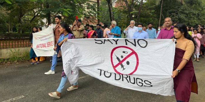 ലഹരിരഹിത കേരളത്തിന് കൂട്ടായശ്രമം വേണം : ഡോ. എം. വി. നാരായണൻ ലഹരിരഹിത കേരളത്തിന് കൂട്ടായശ്രമം വേണം : ഡോ. എം. വി. നാരായണൻ