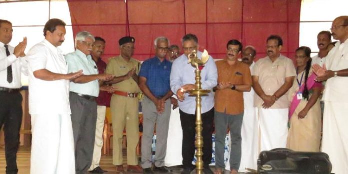 സ്കൂളുകളിലെ ബോധവത്ക്കരണ പരിപാടിക്ക് തുടക്കമായി സ്കൂളുകളിലെ ബോധവത്ക്കരണ പരിപാടിക്ക് തുടക്കമായി