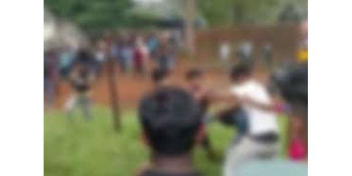 മുന്വൈരാഗ്യം ; പത്തനംതിട്ടയില് കായികമേളയ്ക്കിടെ വിദ്യാര്ഥികളുടെ കൂട്ടയടി മുന്വൈരാഗ്യം ; പത്തനംതിട്ടയില് കായികമേളയ്ക്കിടെ വിദ്യാര്ഥികളുടെ കൂട്ടയടി
