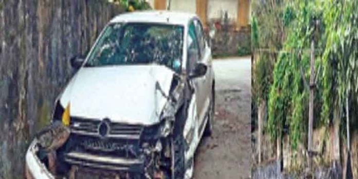 മദ്യലഹരിയില് കാര് ഓടിച്ച് യുവാവ് ; കയ്യില് കഞ്ചാവ് പൊതികള് മദ്യലഹരിയില് കാര് ഓടിച്ച് യുവാവ് ; കയ്യില് കഞ്ചാവ് പൊതികള്