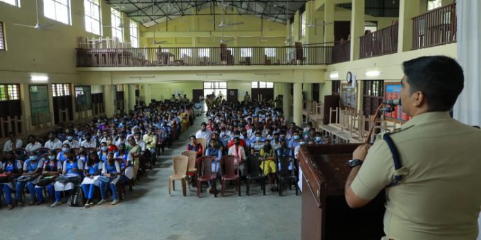 സൈബർ ദിനത്തിൽ ബോധവൽക്കരണക്ലാസ്സ് നടത്തി സൈബർ ദിനത്തിൽ ബോധവൽക്കരണക്ലാസ്സ് നടത്തി