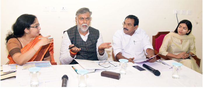 കേന്ദ്രാവിഷ്കൃത പദ്ധതികളുടെ പുരോഗതി കേന്ദ്ര സഹമന്ത്രി വിലയിരുത്തി കേന്ദ്രാവിഷ്കൃത പദ്ധതികളുടെ പുരോഗതി കേന്ദ്ര സഹമന്ത്രി വിലയിരുത്തി