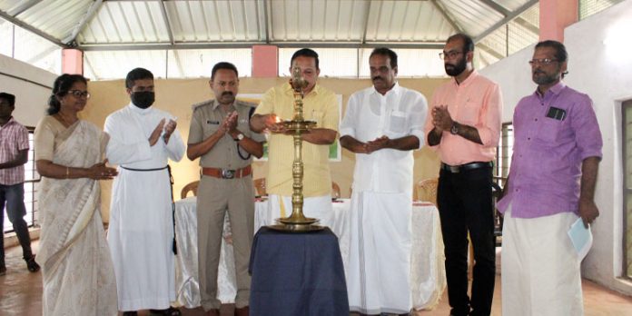 കുഴിക്കാല സി.എം.എസ് ഹൈസ്കൂളിൽ ഗാന്ധി സ്മൃതി സംഗമം സംഘടിപ്പിച്ചു കുഴിക്കാല സി.എം.എസ് ഹൈസ്കൂളിൽ ഗാന്ധി സ്മൃതി സംഗമം സംഘടിപ്പിച്ചു