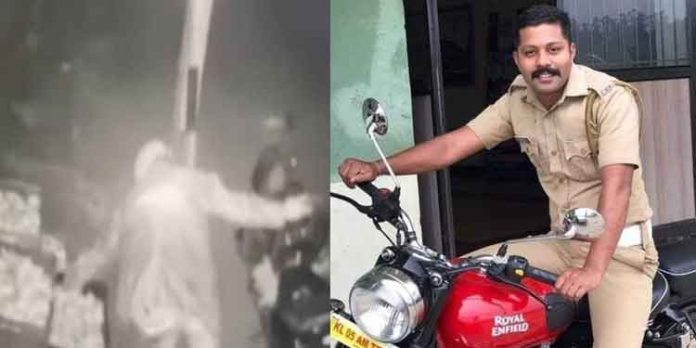 മാമ്പഴം മോഷ്ടിച്ച കേസ് : പത്ത് ദിവസം കഴിഞ്ഞിട്ടും പ്രതിയെ പിടിക്കാതെ പോലീസുകാര് മാമ്പഴം മോഷ്ടിച്ച കേസ് : പത്ത് ദിവസം കഴിഞ്ഞിട്ടും പ്രതിയെ പിടിക്കാതെ പോലീസുകാര്