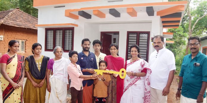 ഡോ. എം.എസ്. സുനിലിന്റെ 257 -മത് സ്നേഹഭവനം സിന്ധുവിനും കുടുംബത്തിനും ഡോ. എം.എസ്. സുനിലിന്റെ 257 -മത് സ്നേഹഭവനം സിന്ധുവിനും കുടുംബത്തിനും