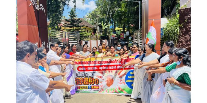 ഇലന്തൂർ നരഹത്യാ കേസിലെ പ്രതി ഭഗവൽ സിങിനെ പാർട്ടി പുറത്താക്കാൻ തയ്യാറാകാത്തതിൽ ദുരൂഹത : കെപിസിസി ജനറൽ സെക്രട്ടറി അഡ്വ. പഴകുളം മധു ഇലന്തൂർ നരഹത്യാ കേസിലെ പ്രതി ഭഗവൽ സിങിനെ പാർട്ടി പുറത്താക്കാൻ തയ്യാറാകാത്തതിൽ ദുരൂഹത : കെപിസിസി ജനറൽ സെക്രട്ടറി അഡ്വ. പഴകുളം മധു