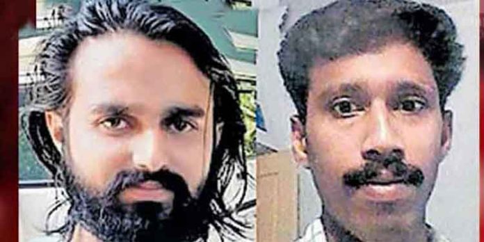റോഡിൽ കിടന്നിരുന്ന യുവാക്കളുടെ മുകളിലേക്ക് കാര് കയറിയിറങ്ങി 2 പേര് മരിച്ചു റോഡിൽ കിടന്നിരുന്ന യുവാക്കളുടെ മുകളിലേക്ക് കാര് കയറിയിറങ്ങി 2 പേര് മരിച്ചു