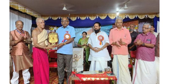 തലവെടി തിരുപനയനൂർകാവ് ഭഗവതി ക്ഷേത്രത്തിൽ വിദ്യാ രാജ്ഞി യജ്ഞത്തിന് തുടക്കമായി തലവെടി തിരുപനയനൂർകാവ് ഭഗവതി ക്ഷേത്രത്തിൽ വിദ്യാ രാജ്ഞി യജ്ഞത്തിന് തുടക്കമായി